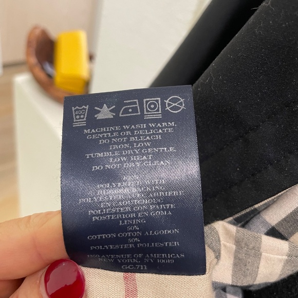 Burberry Women’s Trench Jacket with detachable hood and liner - Picture 3 of 4